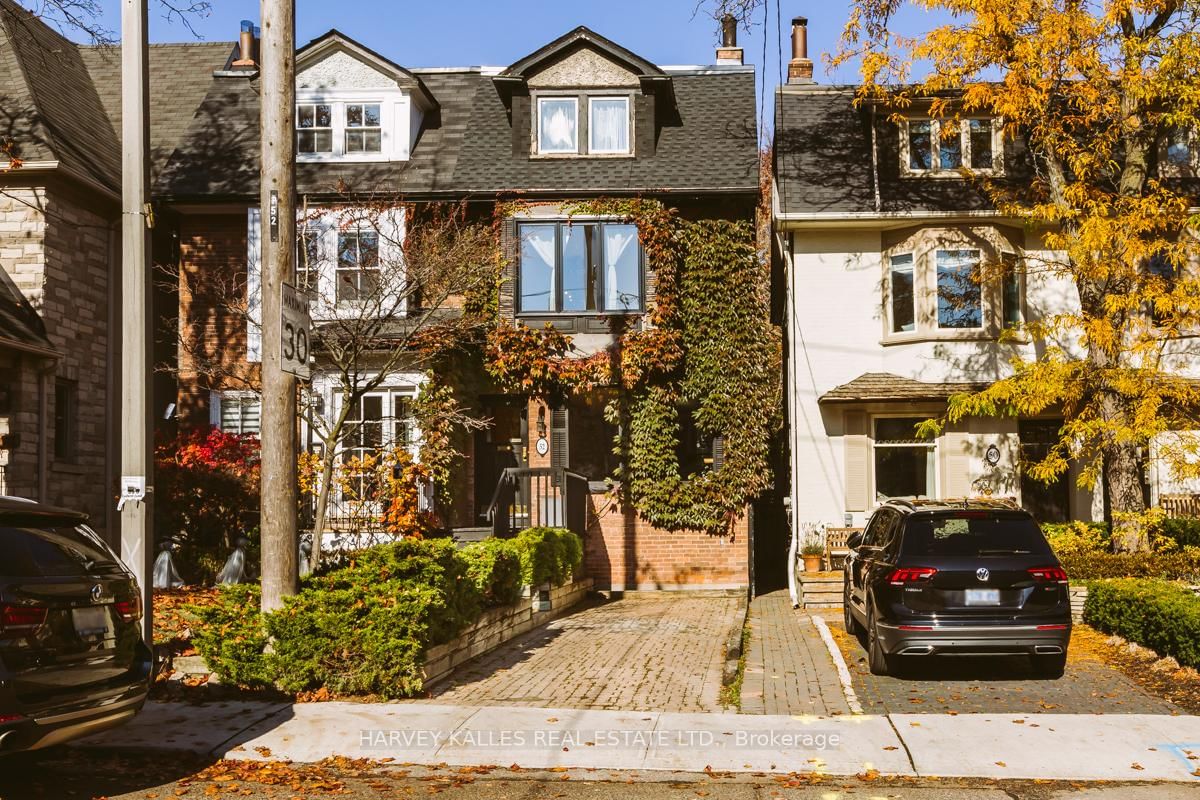 Duggan Ave, Toronto